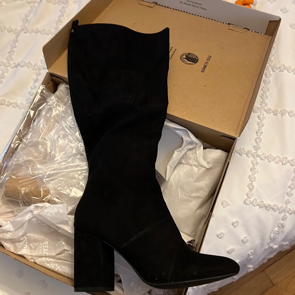 Kenneth Cole Womens Boots. NWT